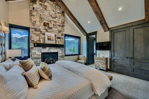 8 bedrooms, desk, iron/ironing board, free WiFi - Heavens Gate ~ Ski in/out & Hot Tub ~ Sleeps 26 (Copper Mountain)