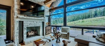 Heavens Gate ~ Ski in/out & Hot Tub ~ Sleeps 26