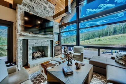 Heavens Gate ~ Ski in/out & Hot Tub ~ Sleeps 26