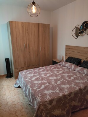 2 chambres, fer et planche à repasser, Wi-Fi gratuit, draps fournis