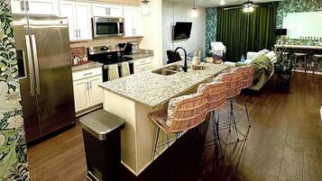 Mikrowelle, Ofen, Herdplatte, Geschirrspüler