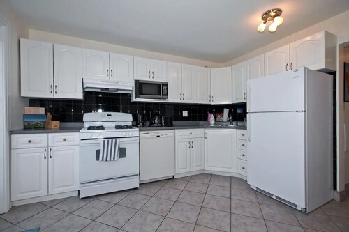 Niagara Sky Line 2- Walk to the Falls WIFI/Parking