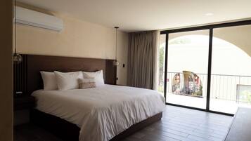 Quarto superior, sacada | Wi-Fi de cortesia, roupa de cama