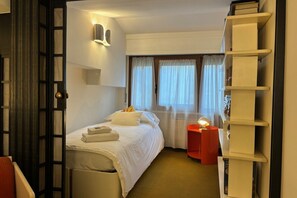 4 chambres, fer et planche à repasser, Wi-Fi, draps fournis