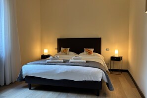 4 chambres, fer et planche à repasser, Wi-Fi, draps fournis