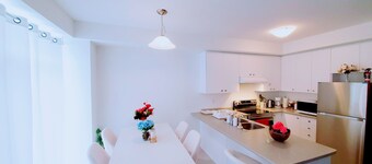 Cozy 3-BR Home | King Suite | 75" Smart TV | Close to Falls | Parking