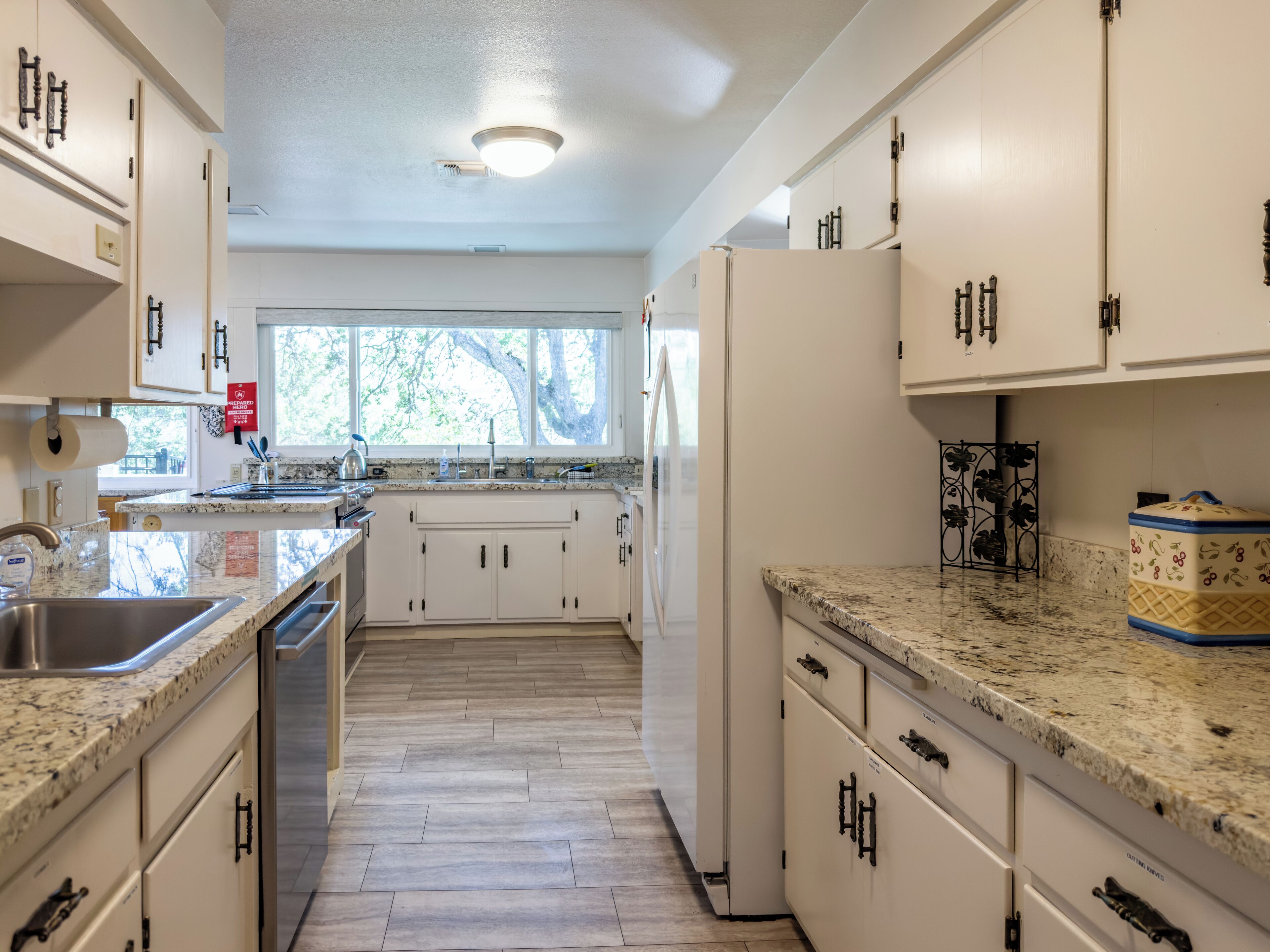 ثلاجة، ميكروويف، فرن، موقد طهي مسطح