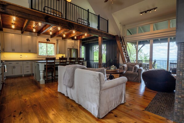 Televisión y chimenea