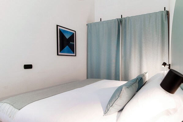 1 habitación, tabla de planchar con plancha, wifi y ropa de cama