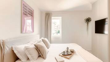 Iron/ironing board, WiFi, bed sheets