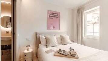 Iron/ironing board, WiFi, bed sheets