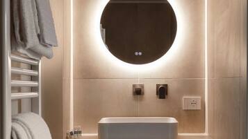 Shower, hair dryer, bidet, towels