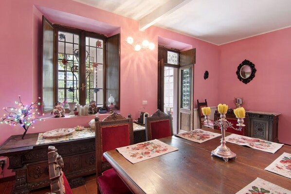 Dining - Luxurious villa with pool (Villa Oleandra) (Dizzasco)