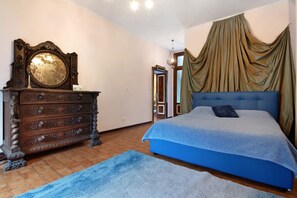 6 slaapkamers, een strijkplank/strijkijzer, wifi, beddengoed