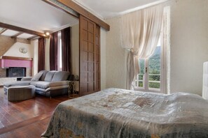 5 chambres, fer et planche à repasser, Wi-Fi, draps fournis
