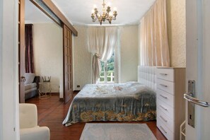 6 bedrooms, iron/ironing board, WiFi, bed sheets - Luxurious villa with pool (Villa Oleandra) (Dizzasco)