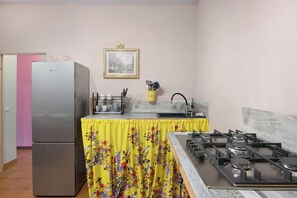 Fridge, microwave, oven, dishwasher - Luxurious villa with pool (Villa Oleandra) (Dizzasco)