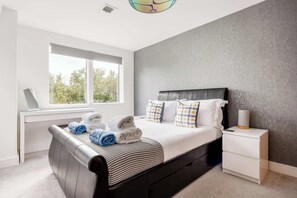 Unclassified image, 3 of 30, button - Treetops - Moments from Poole Quay (Poole)