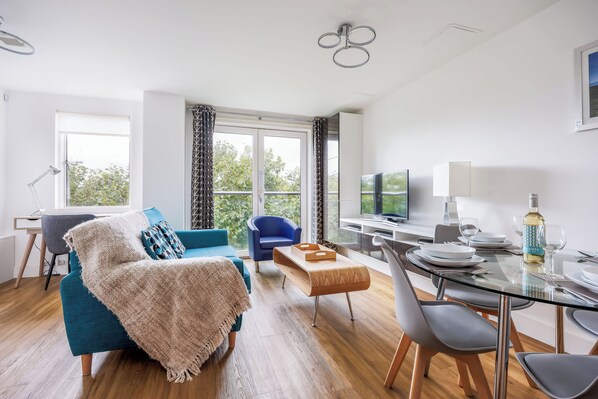 Unclassified image, 1 of 30, button - Treetops - Moments from Poole Quay (Poole)