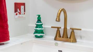 Haartrockner, Seife, Toilettenpapier