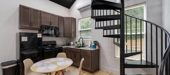 Bristol’s Mountain Side Oasis -NEW- Hot-tub- Privacy- Pet friendly - Location 