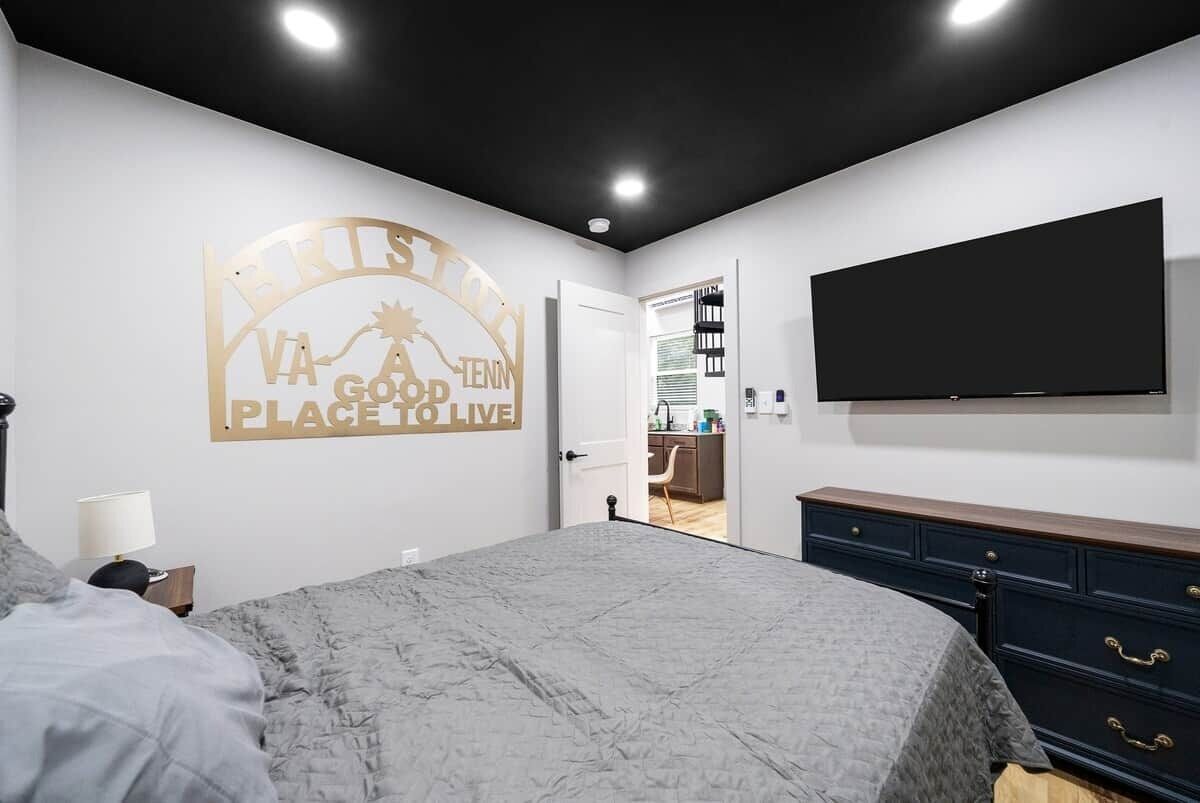 2 slaapkamers, een strijkplank/strijkijzer, wifi, beddengoed