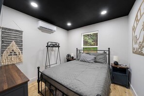 2 habitaciones, tabla de planchar con plancha, wifi y ropa de cama 