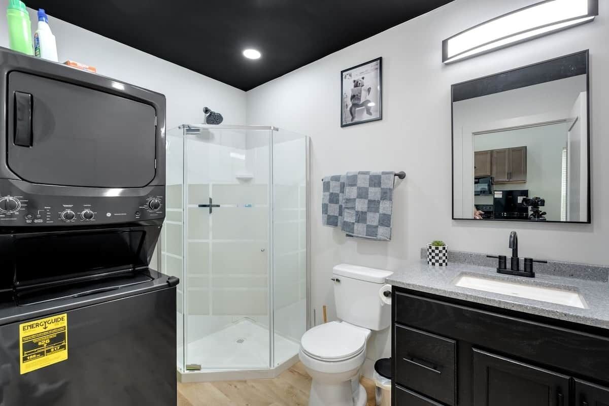 Dusche, Haartrockner, Seife, Shampoo