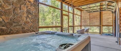 Indoor spa tub