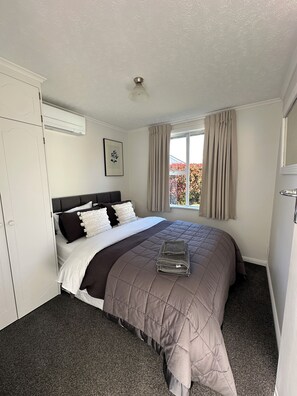 2 chambres, fer et planche à repasser, Wi-Fi, draps fournis