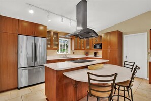 Refrigerador, microondas, horno, placa de cocina