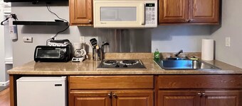 Ocean Shores studio with kitchenette-minutes from beach-Anchor Ashore Condo #3