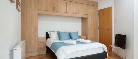 1 bedroom, desk, iron/ironing board, free WiFi