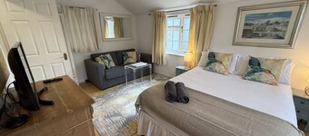 Superior-Studio-Private Bathroom