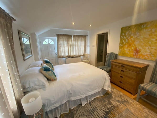 1 bedroom, travel cot, free WiFi, bed sheets