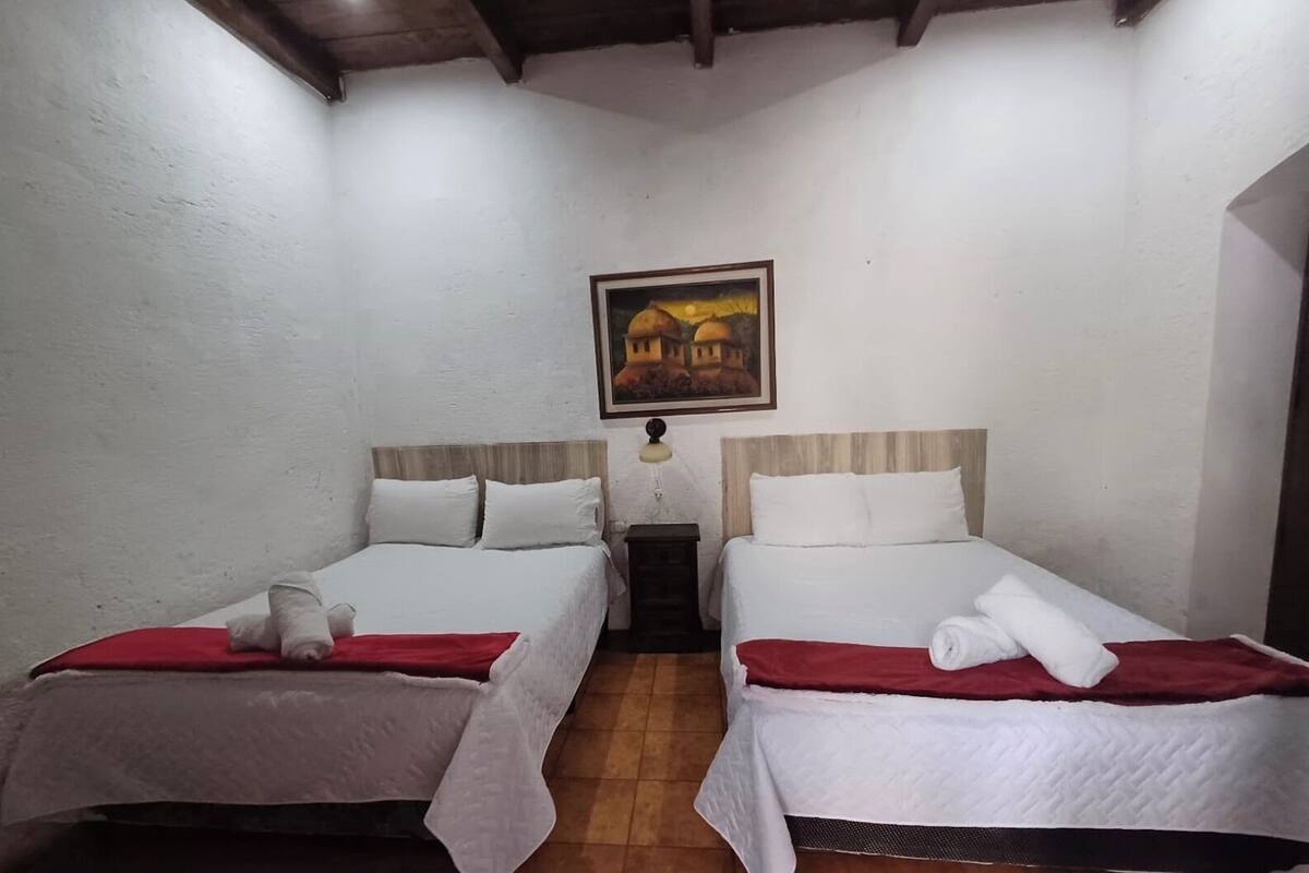 Basic-Doppelzimmer, Blick auf den Innenhof | Kostenloses WLAN