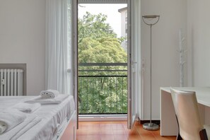 3 bedrooms, desk, iron/ironing board, free WiFi