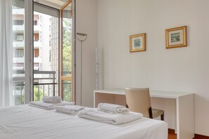 3 bedrooms, desk, iron/ironing board, free WiFi - Iroko Living - Turro (Milano)