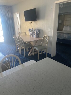 2 bedrooms, iron/ironing board, WiFi, bed sheets - Ocean East Resort - Biketoberfest 2024, Two Weeks, Two Bedrooms in Ormond Beach (Ormond Beach)