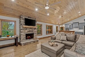 Smart-TV, Kamin, Tischfußball