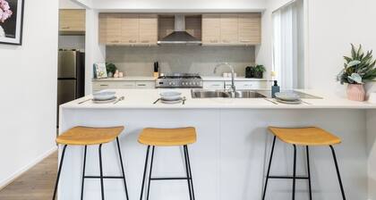 Bayside luxury family retreat on the Bellarine. Wineries, Restaurants, explore.