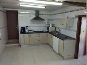 Fridge, microwave, oven, coffee/tea maker