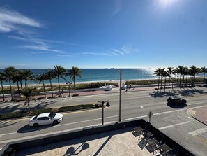 On the beach - Spacious 5-bedroom house with panoramic ocean views in fabulous Fort Lauderdale (Fort Lauderdale)