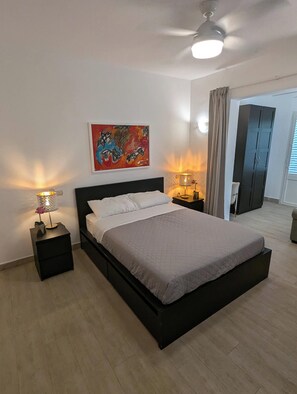 1 quarto, escrivaninha, ferros/tábuas de passar roupa, Wi-Fi de cortesia