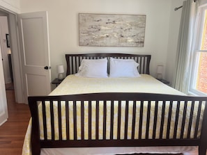 1 habitación, tabla de planchar con plancha, wifi gratis y ropa de cama