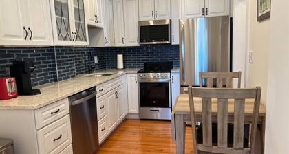 Charming apartment with pool, free designated parking, located in downtown.