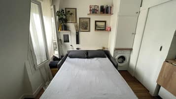 1 slaapkamer, een strijkplank/strijkijzer, wifi, beddengoed