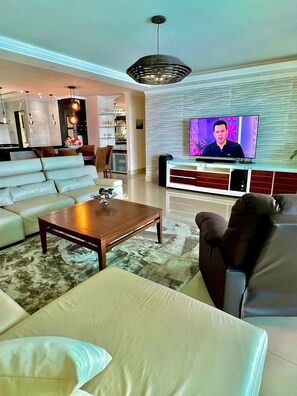 TV - Apt Luxo ao lado da Praia no Porto Real  (Mangaratiba)