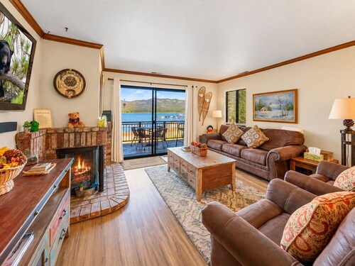 Shores Lakefront Condo - Lakefront Condo, Walk to Village, Dock, Pool