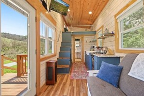 Smart TV - Charming Tiny Home! Discounts-Pet friendly (Todd)